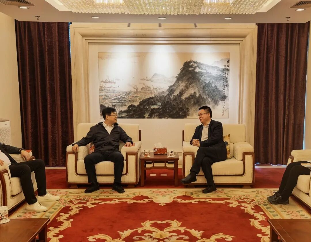 郭利群与青岛演艺集团负责人座谈交流谋合作